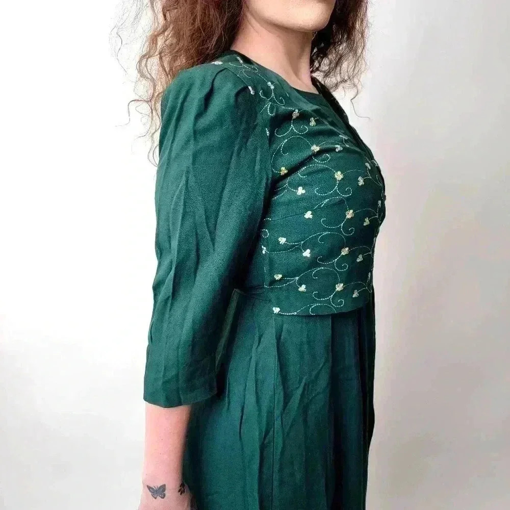 Vintage German Cottagecore Embroidered Emerald Plaid Dress - Picture 5 of 7